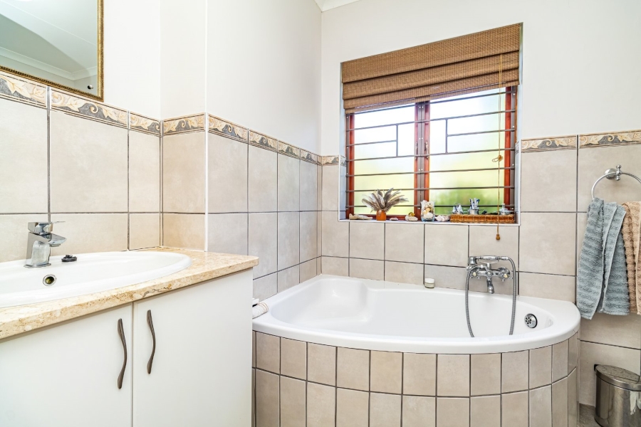 3 Bedroom Property for Sale in The Island Western Cape